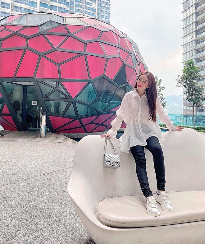 Nghe si Viet bi chi trich cu xu khong phu hop noi cong cong hinh anh 4 71524400_203957840605882_1948316196905833601_n.jpg