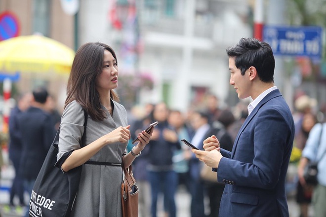 5 phong vien quoc te bong dung noi tieng sau khi den Ha Noi tac nghiep hinh anh 1