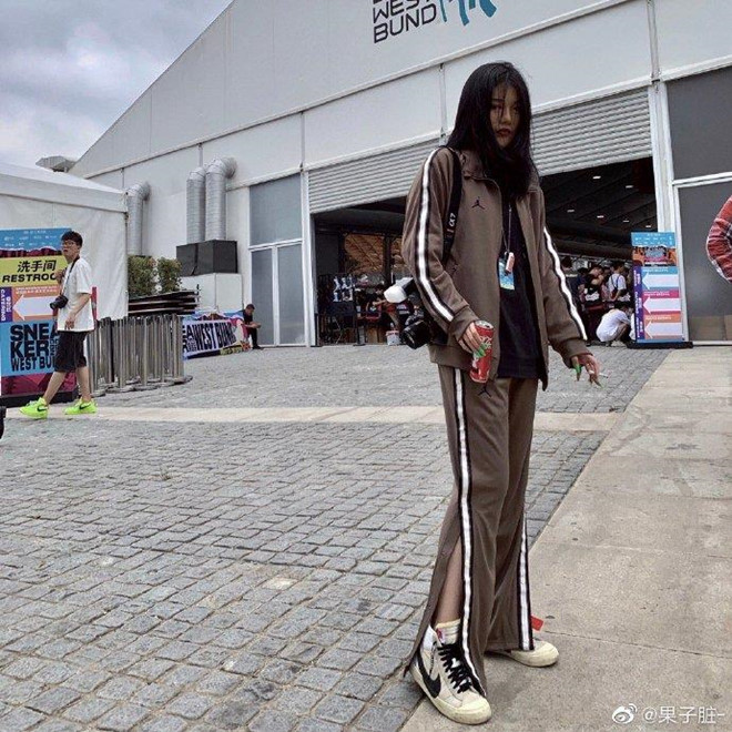 Hot girl Trung Quoc lo chan ngan, khac xa anh ao dang tren mang hinh anh 3