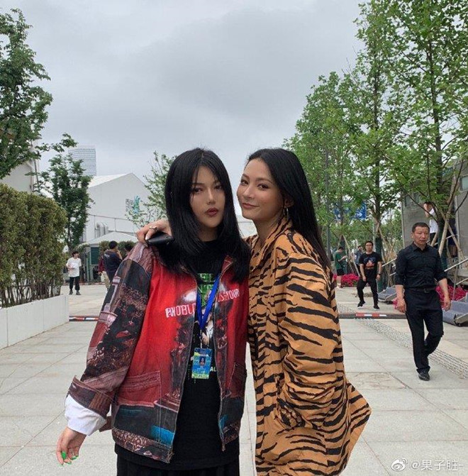 Hot girl Trung Quoc lo chan ngan, khac xa anh ao dang tren mang hinh anh 4