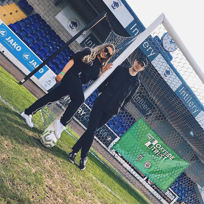 3 nu trong tai noi dinh dam voi body nong bong, vong mot 'khung' hinh anh 10