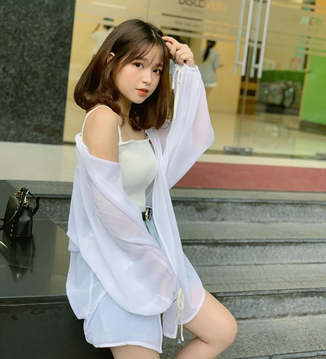 Ban gai tin don moi cua Quang Hai la hot girl quen mat dan mang hinh anh 6