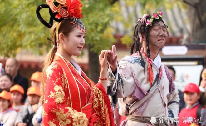 Chang trai Trung Quoc mua nha thanh pho sau 8 nam dong vai an xin hinh anh 1