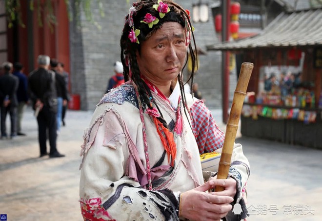 Chang trai Trung Quoc mua nha thanh pho sau 8 nam dong vai an xin hinh anh 3