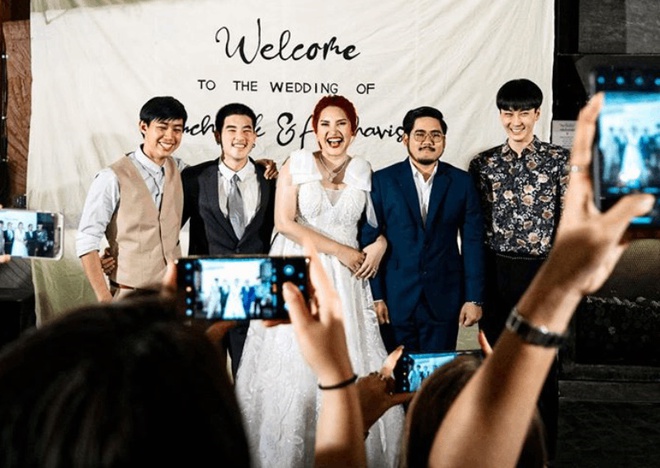 Dan mang Thai tranh cai khi co dau moi dan ban trai cu di dam cuoi hinh anh 1