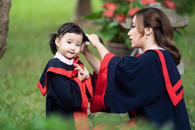 Nu sinh Hoc vien Tai chinh anh 2