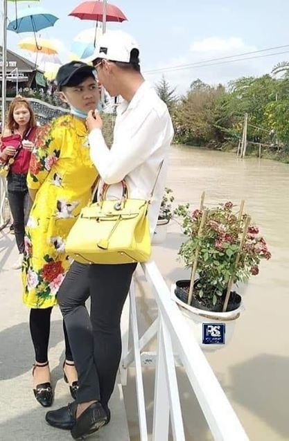 Loat san pham 'ba dao' khi ban bong dung bi che anh tren mang hinh anh 2