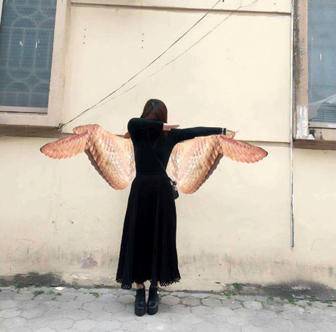 Loat san pham 'ba dao' khi ban bong dung bi che anh tren mang hinh anh 8