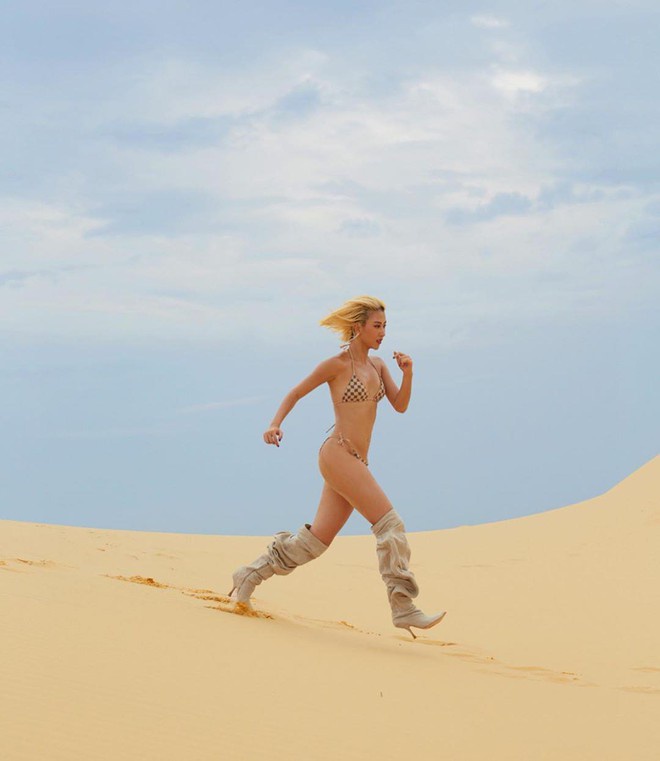 Quynh Anh Shyn gay tranh cai vi dien do trong suot, lo vong ba hinh anh 2 65883705_2312601272337986_1095195950441453072_n_2.jpg