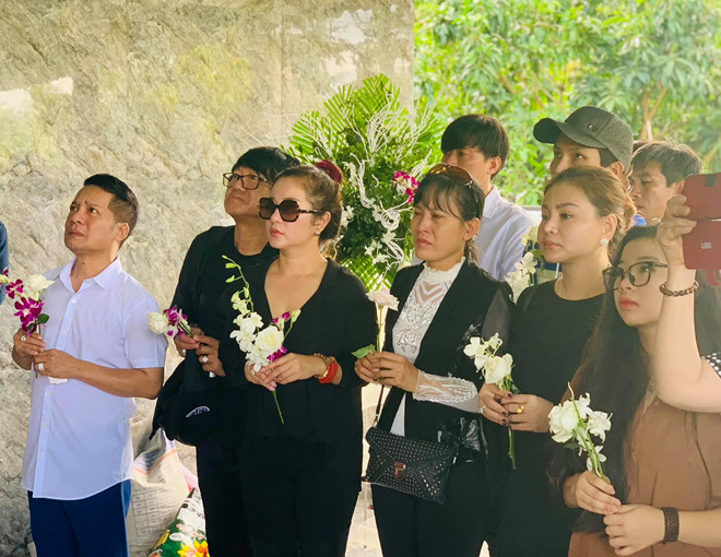 Thanh Giao la ai ma Hoai Linh, Minh Nhi va dan sao Viet tiec thuong? hinh anh 3