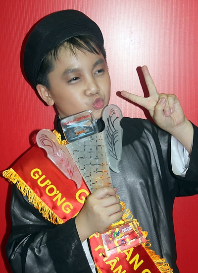 Dan con nuoi, em nuoi cua danh hai Hoai Linh hinh anh 4