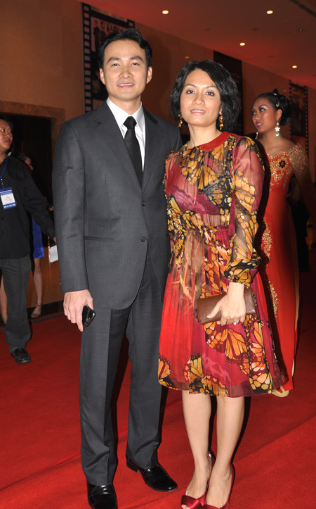 Cuoc song kin tieng cua Chi Bao va nghi van co ban gai moi hinh anh 4