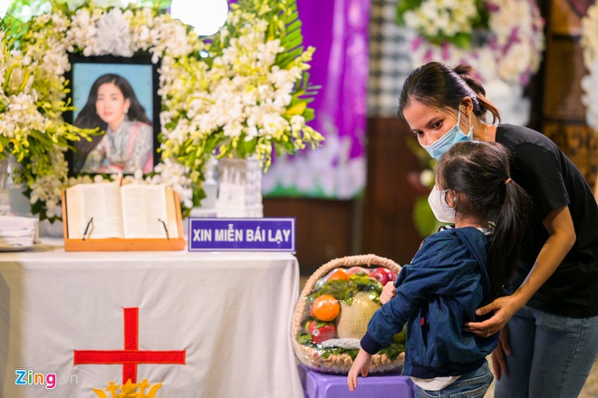 Mai Phuong da uy quyen nuoi con gai cho ong ba ngoai? hinh anh 1 NGUYEN_BA_NGOC_ZING_5389.jpg