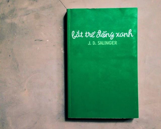 Nhung cuon sach viet ve noi dung cam ky gay tranh cai du doi hinh anh 3