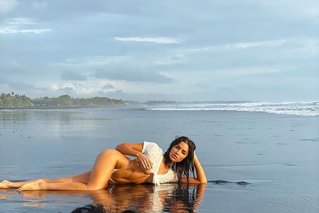 Dan chan dai goi cam xuat hien tren tap chi ao tam hinh anh 1 75576692_1011051092569545_5876297730754752437_n.jpg