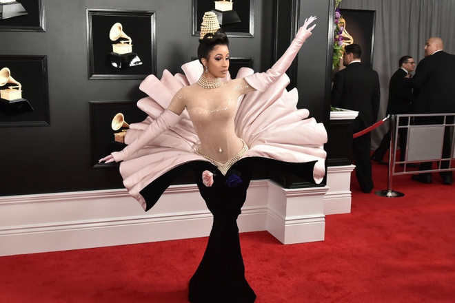 Kim Kardashian o ep vong mot va loat khoanh khac an tuong nhat 2019 hinh anh 5 viral_moments_13.jpg