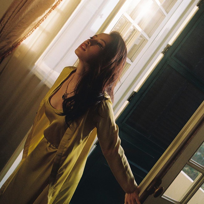 Chi Pu nghien dang anh sexy, khoe vong mot hinh anh 8 0b45ed2c_d124_47e2_9ff7_9dfce040f5cb.jpg