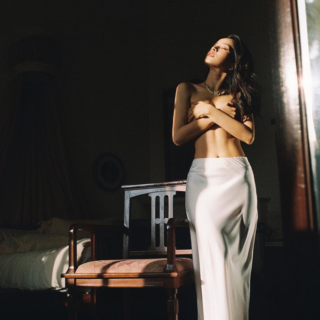 Chi Pu nghien dang anh sexy, khoe vong mot hinh anh 9 fc897887_90b4_4da1_bde1_11f2c50fca62.jpg