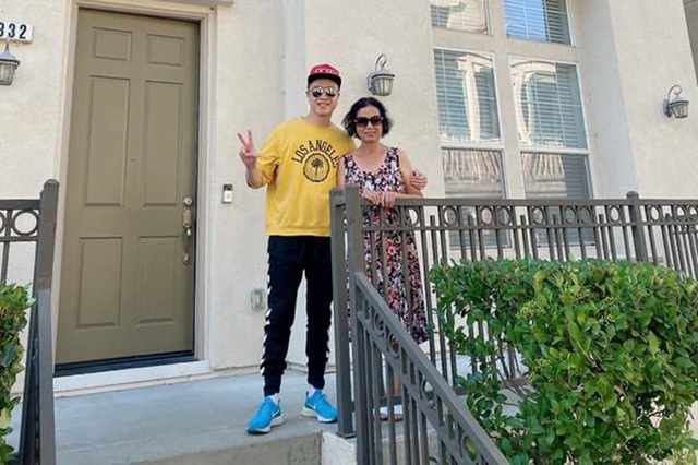 Sao Viet mua nha, xe hoi tien ty tang cha me hinh anh 5 photo115708681074581622293375_06e95736.jpg