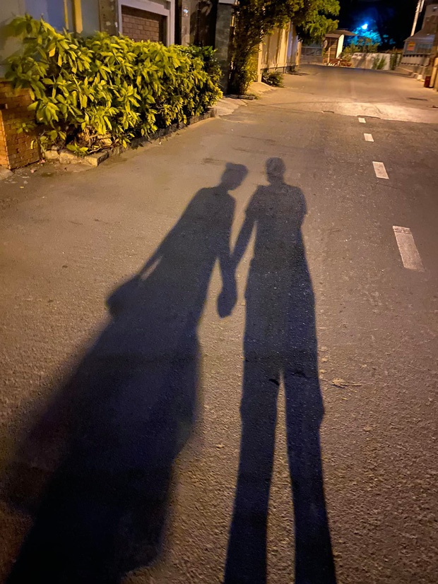 MC Van Hugo lan dau dang anh ben ban trai hinh anh 2 92347924102195739334528501044825312434585600o_1586230835568827810495.jpg