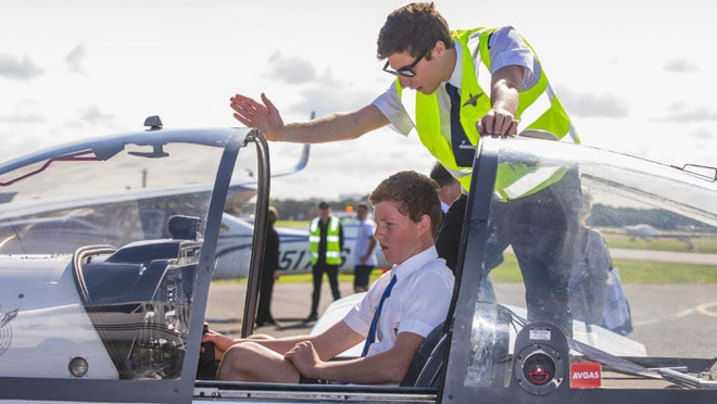 Chi phi dao tao mot phi cong chuyen nghiep o chau Au cao co nao? hinh anh 7