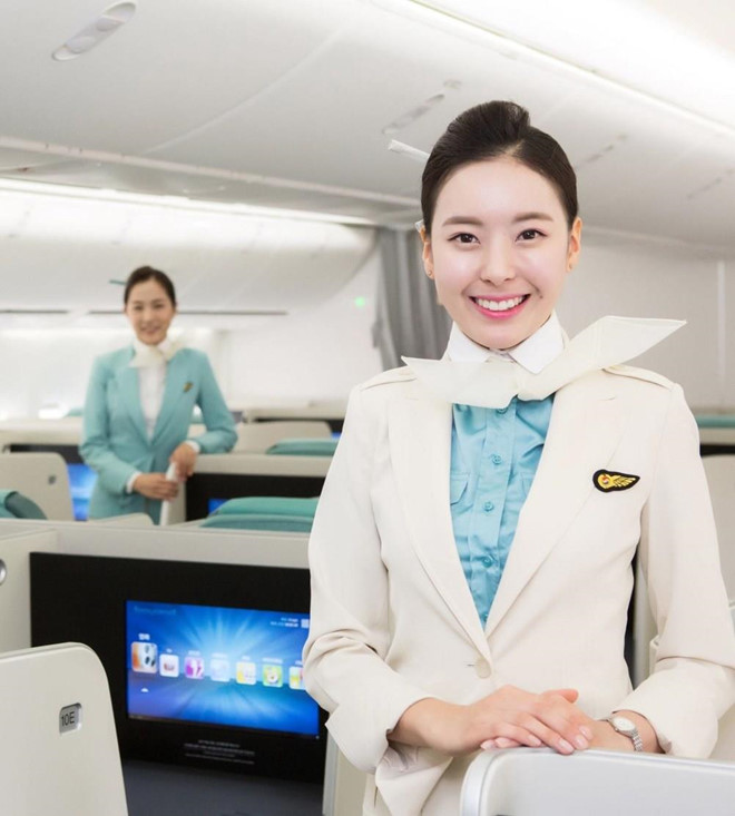 Phu nu Han dua nhau phau thuat tham my de lam tiep vien hang khong hinh anh 8