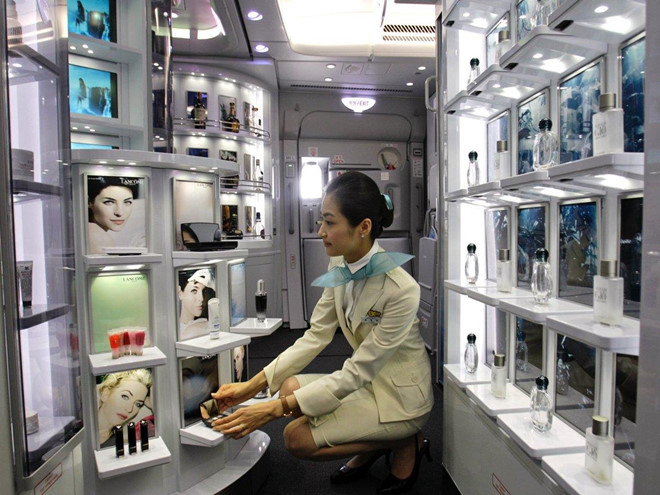 Phu nu Han dua nhau phau thuat tham my de lam tiep vien hang khong hinh anh 9