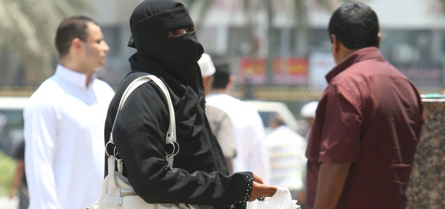 Dang cap an xin tai Dubai - o khach san 5 sao, kiem 73.500 USD/thang hinh anh 6