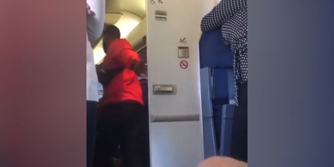 Nem dong xu vao dong co va nhung tro lo tren may bay trong nam 2019 hinh anh 5 5.jpg