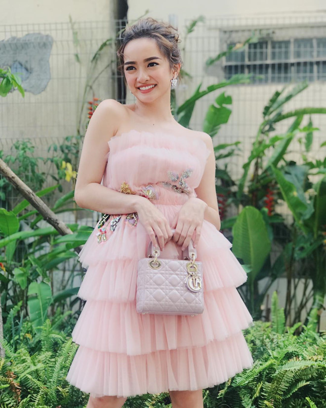 Kaity Nguyen thich dien vay ao cup nguc khoe vong mot hinh anh 11