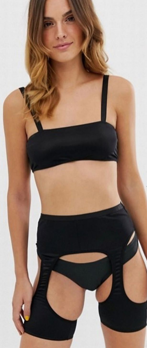Bikini luoi lo vong mot va nhung mon do thoi trang xau nhat nam 2019 hinh anh 2 0_Shoppers-baffled-by-bizarre-ASOS-shorts.jpg