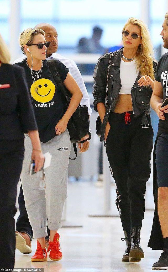 Kristen Stewart de nguc tran khi tam nang cung ban gai tren du thuyen hinh anh 8