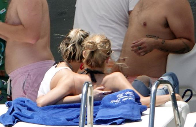 Kristen Stewart de nguc tran khi tam nang cung ban gai tren du thuyen hinh anh 2