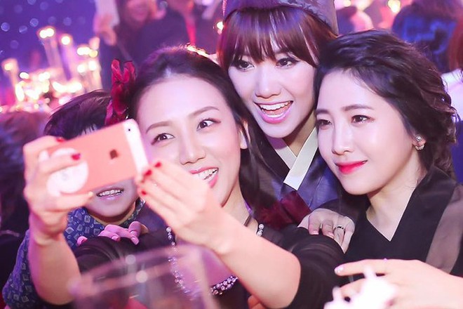 Nhan sac 2 em gai lai Han Quoc cua Hari Won hinh anh 4