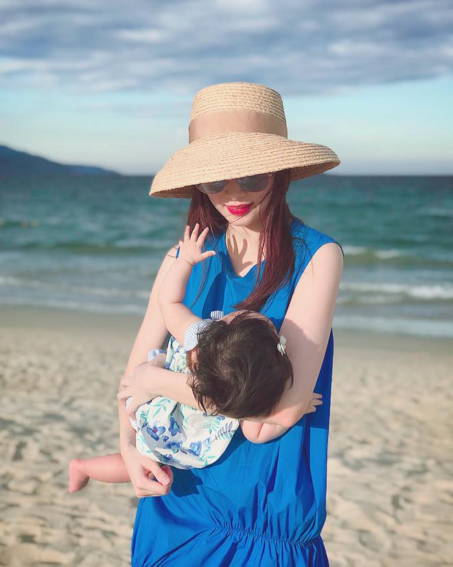 Nhung hoa hau, a hau som co cuoc song kin tieng ben chong con hinh anh 12