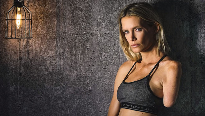 Doan phim bo roi dien vien nga chay mau nao, cat bo tay khi dang quay hinh anh 1