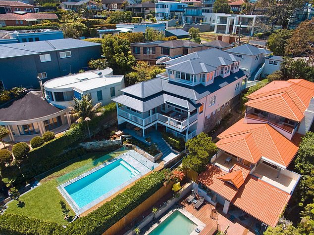 Ty phu Trung Quoc mua loat 6 can ho trieu USD va bo trong hinh anh 4