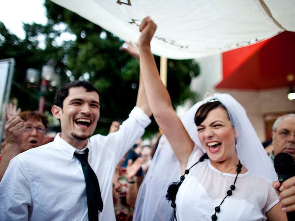 Nguoi My duoi 40 tuoi ngap trong no, phu thuoc vao cha me hinh anh 7 60.jpg