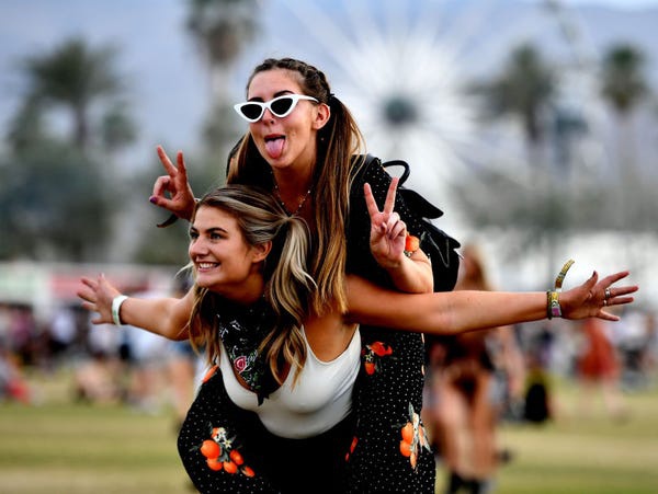 Nguoi My duoi 40 tuoi ngap trong no, phu thuoc vao cha me hinh anh 9 62.jpg