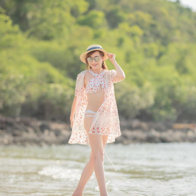 Nhung nguoi dep Trung Quoc tao bao khoe than du co tuoi hinh anh 9