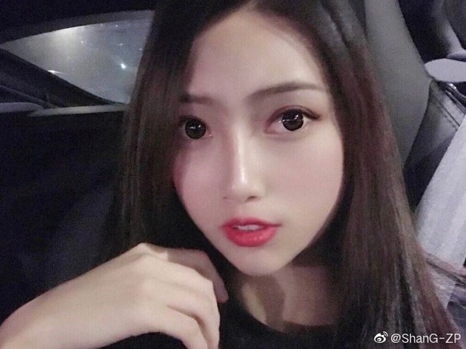 Anh qua khu cua hot girl khien phi cong TQ bi cam bay vinh vien hinh anh 2