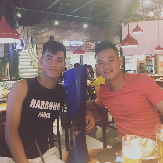 Cau thu Tien Linh ngoai doi mac do nam tinh, it dung hang hieu hinh anh 5