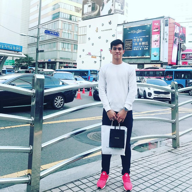 Cau thu Tien Linh ngoai doi mac do nam tinh, it dung hang hieu hinh anh 1