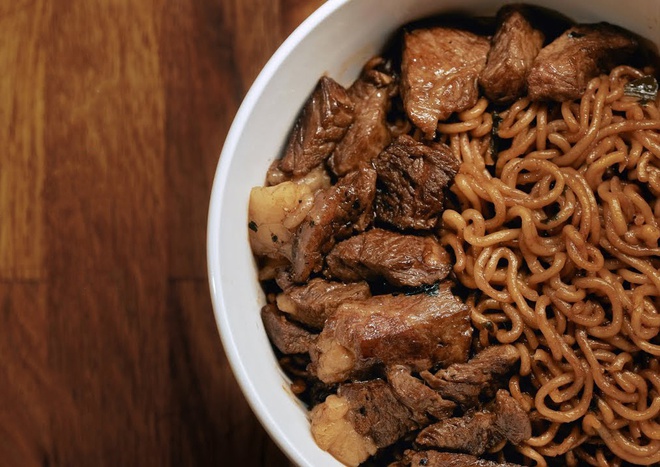 Mi thit bo phan biet giau ngheo trong 'Ky sinh trung' bat ngo gay sot hinh anh 2 maxresdefault_2_.jpg