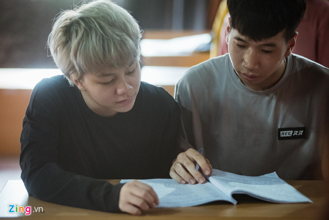 Bao Han 'Ve nha di con' gian di quay lai truong hoc hinh anh 1