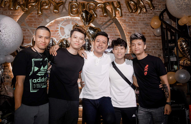 Vo mang bau lan ba, Tuan Hung to chuc sinh nhat ngot ngao hinh anh 8