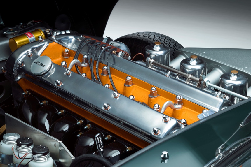 Xe co Jaguar E-Type anh 12