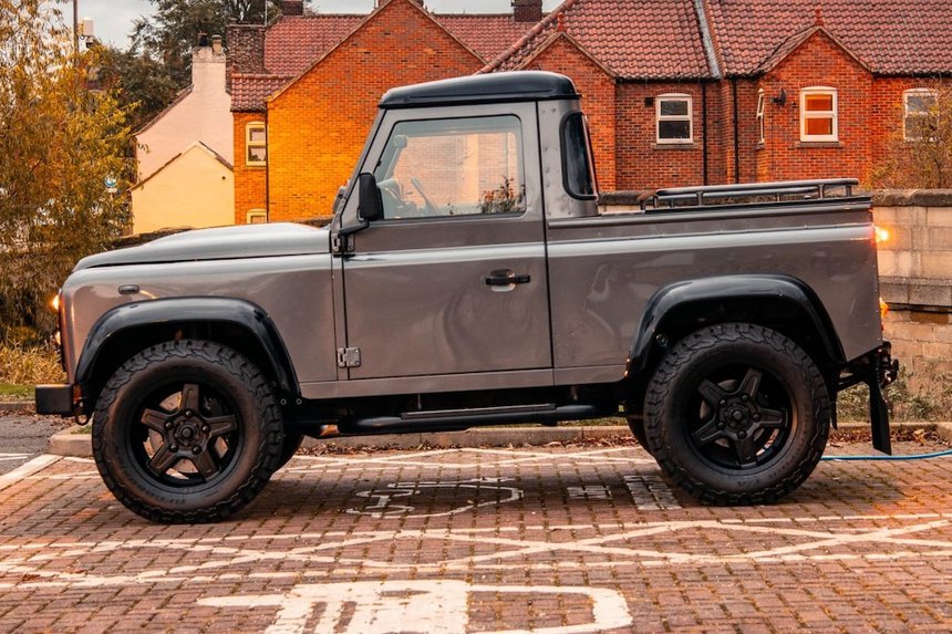 Ban tai dien Land Rover Defender anh 3