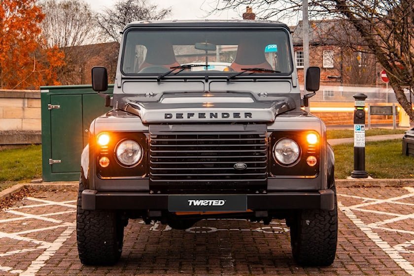Ban tai dien Land Rover Defender anh 2