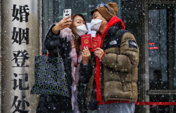 nguoi trung quoc bat man vi kho ly di anh 1